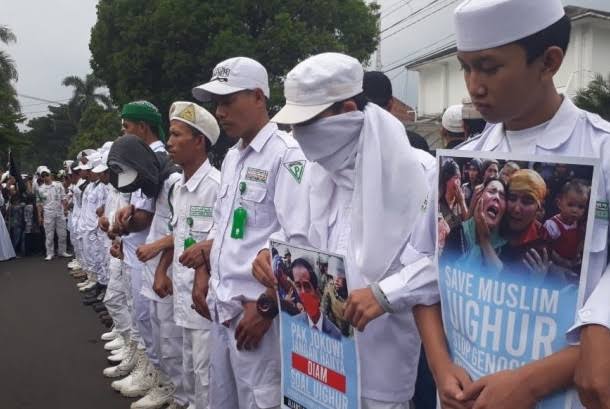 Aksi Balik Badan Warnai Unjuk Rasa Peduli Muslim Uighur di Kota Sukabumi